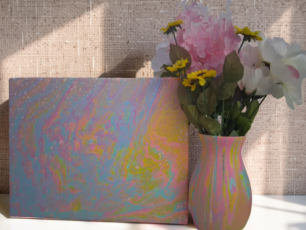 Pastel Sunrise canvas and swirl vase set with flowers